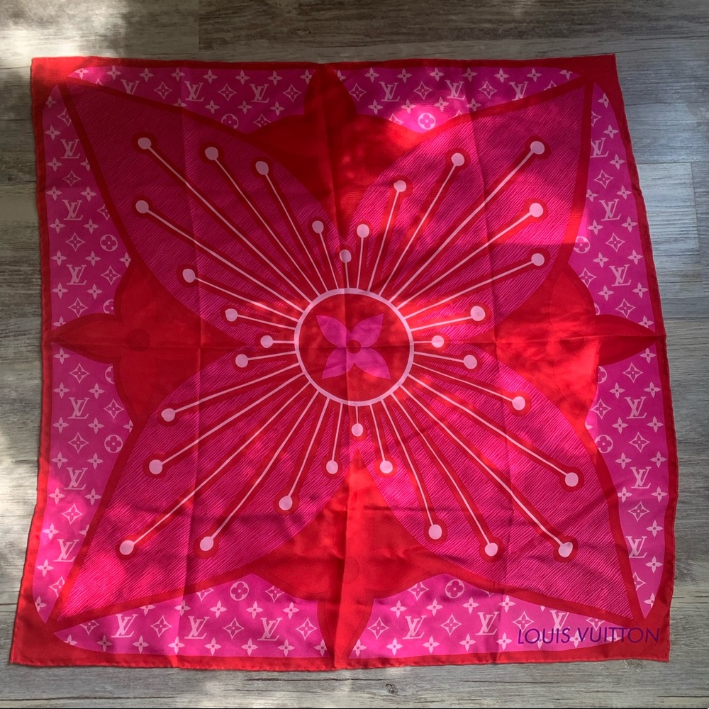 LOUIS VUITTON SCARF